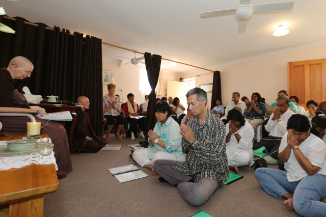 Paritta chanting inside the Sala of Patacara Bhikkhuni Hermitage at the End of Rains Cloth Offering Ceremony 2015. Photo by Zor.