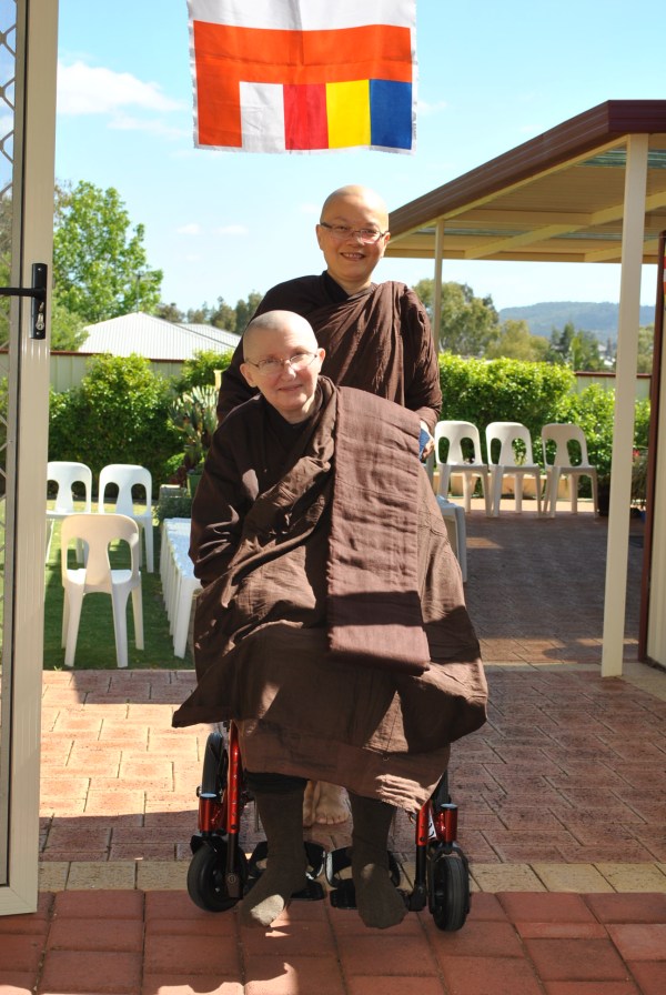 Ayya Vayama Bhikkhuni and Ayya Seri Bhikkhuni entering the Sala of Patacara Bhikkhuni Hermitage before the start of the End of Rains Cloth Offering Ceremony on 30th October 2016. Photo by Havindra.