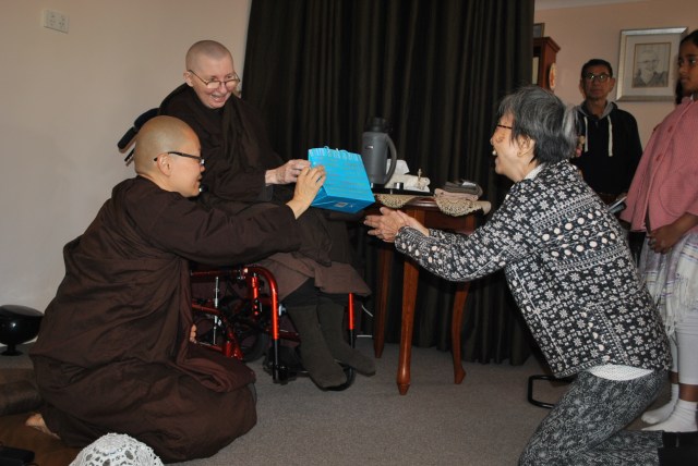 Ayya Seri Bhikkhuni's mother, Sau San Teh made an offering to Ayya Vayama Bhikkhuni on the End of Rains Cloth Offering Ceremony 2016 at Patacara Bhikkhuni Hermitage. Photo by Havindra.